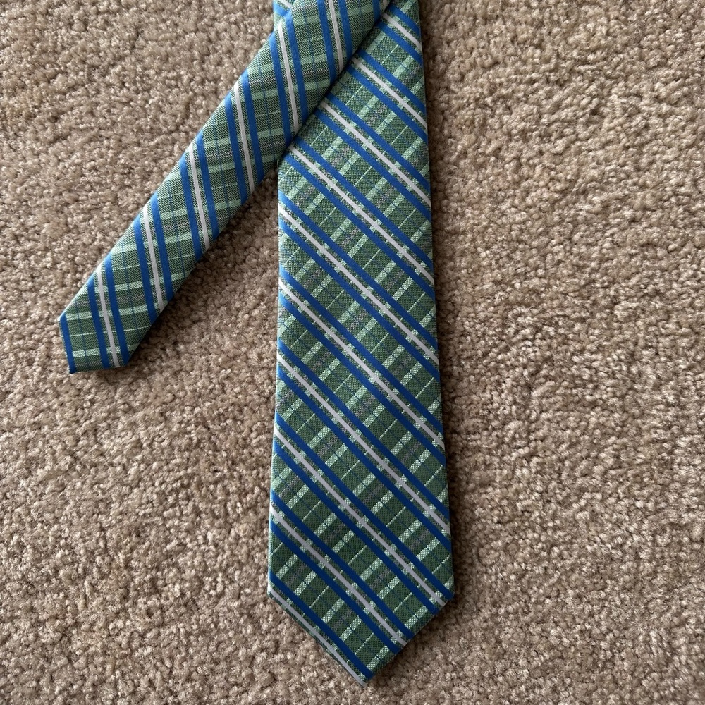 Beautiful Jones New York Signature tie!